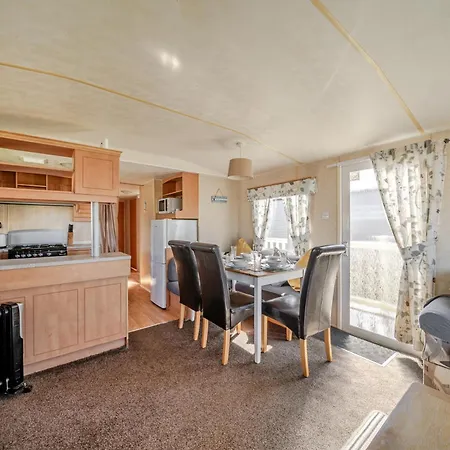 Hébergement de vacances Cayton Bay Caravan For 6 Pet Friendly & Parking