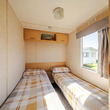 Cayton Bay Caravan For 6 Pet Friendly & Parking Hébergement de vacances