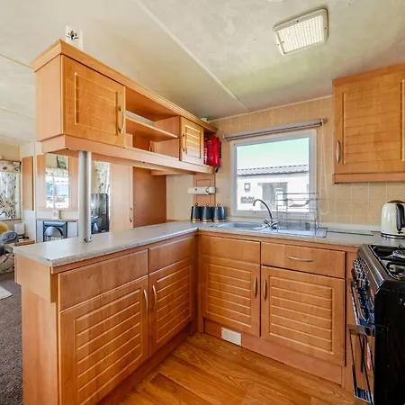 Hébergement de vacances Cayton Bay Caravan For 6 Pet Friendly & Parking