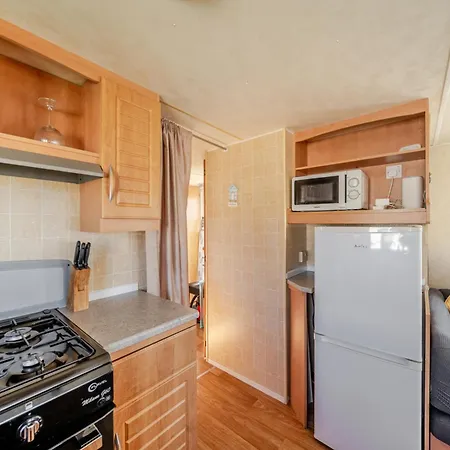 Cayton Bay Caravan For 6 Pet Friendly & Parking Scarborough