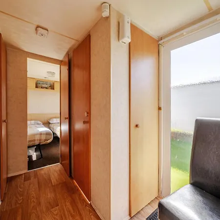 Cayton Bay Caravan For 6 Pet Friendly & Parking